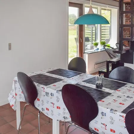 Σπίτι διακοπών 4 Bedroom Beautiful Home In Tranekaer